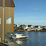 公寓 Modern Waterfront 4br With Dock & Free Parking 斯塔万格