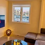 Modern Waterfront 4br With Dock & Free Parking