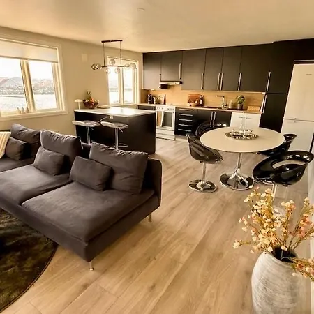Modern Waterfront 4br With Dock & Free Parking