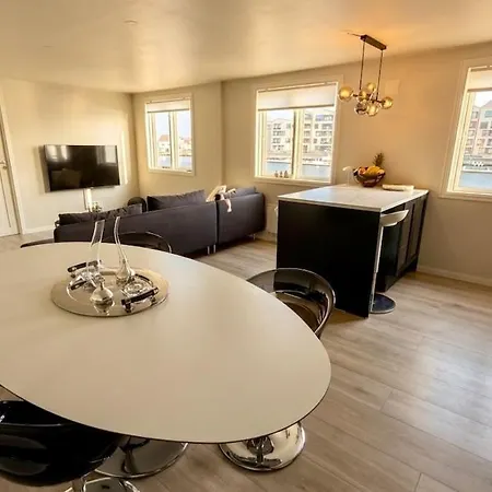 Modern Waterfront 4br With Dock & Free Parking 斯塔万格