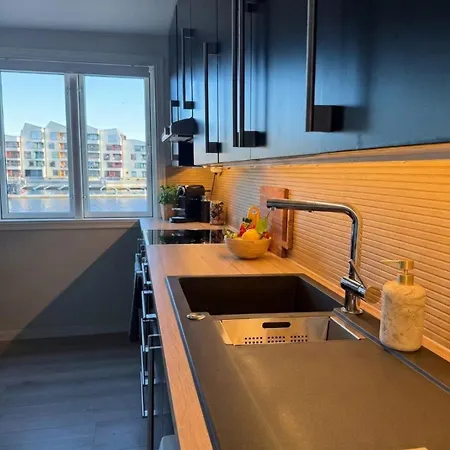 Modern Waterfront 4br With Dock & Free Parking 公寓