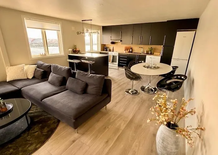 Modern Waterfront 4br With Dock & Free Parking