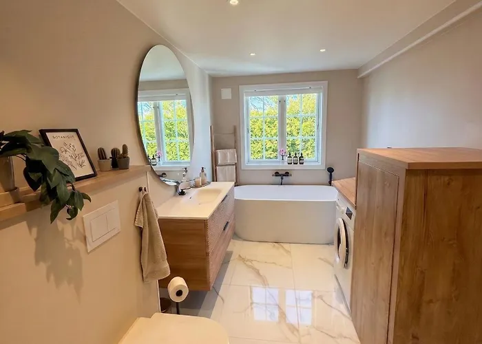 Modern Waterfront 4br With Dock & Free Parking