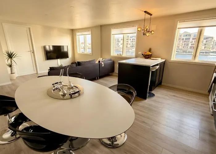 Modern Waterfront 4br With Dock & Free Parking 斯塔万格