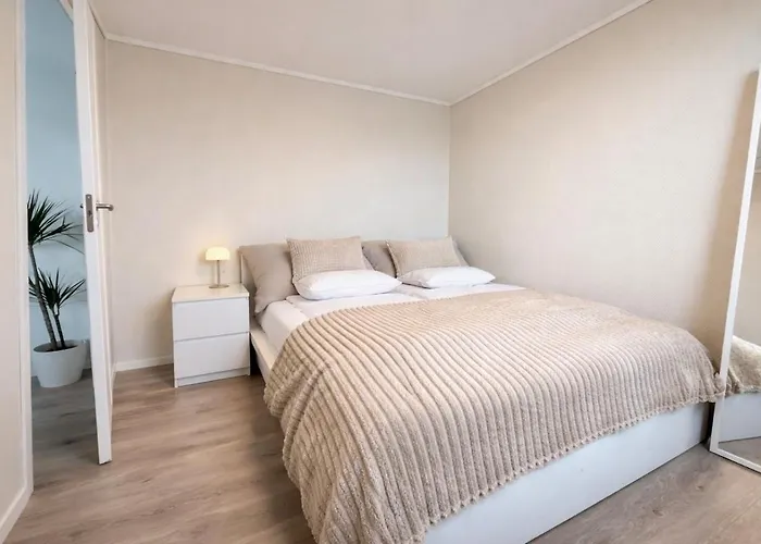 Modern Waterfront 4br With Dock & Free Parking