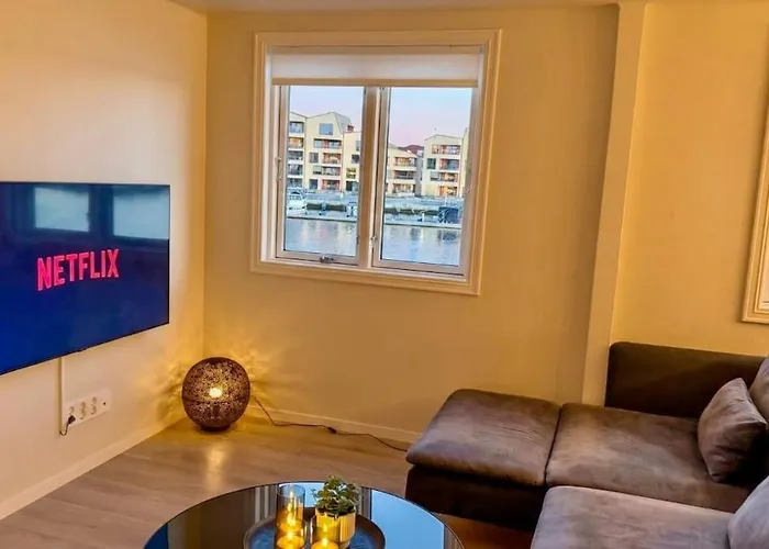 Modern Waterfront 4br With Dock & Free Parking