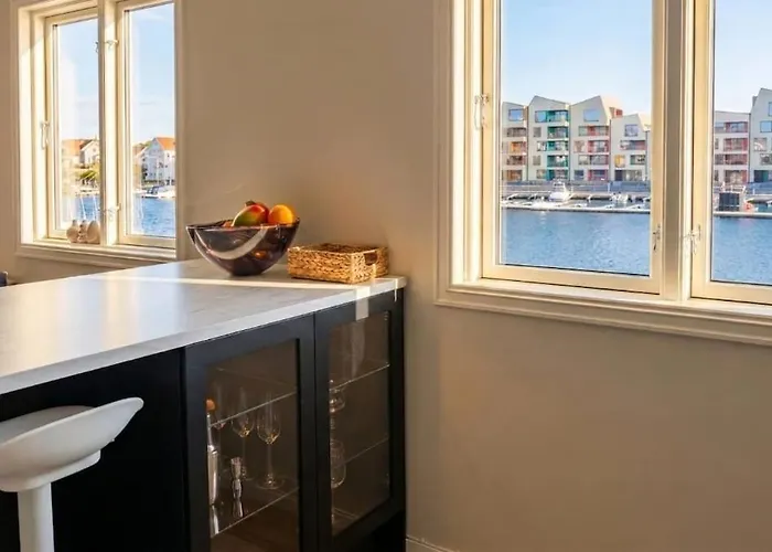 Modern Waterfront 4br With Dock & Free Parking *